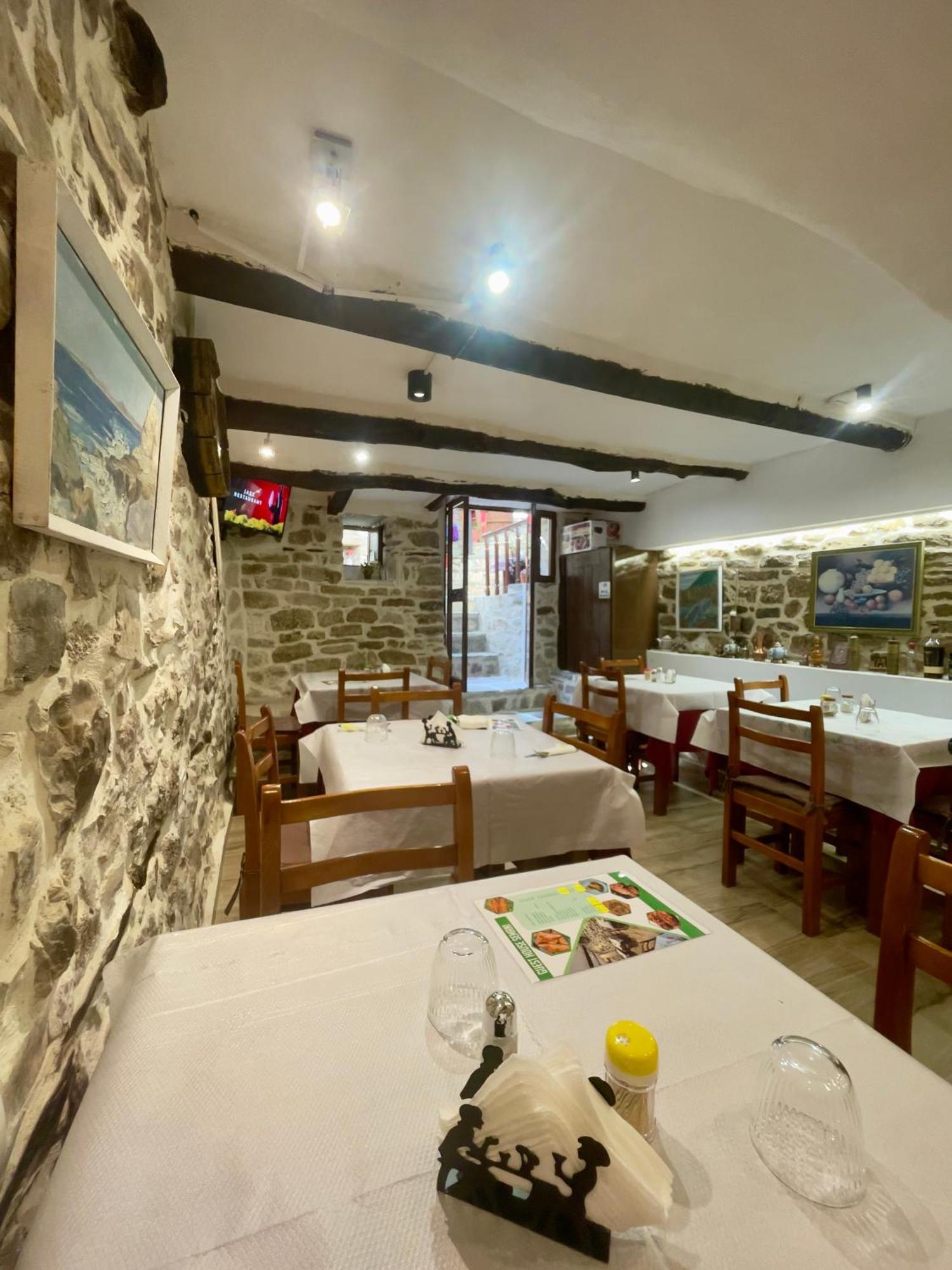 Restaurant & Guest House Semani Берат Экстерьер фото