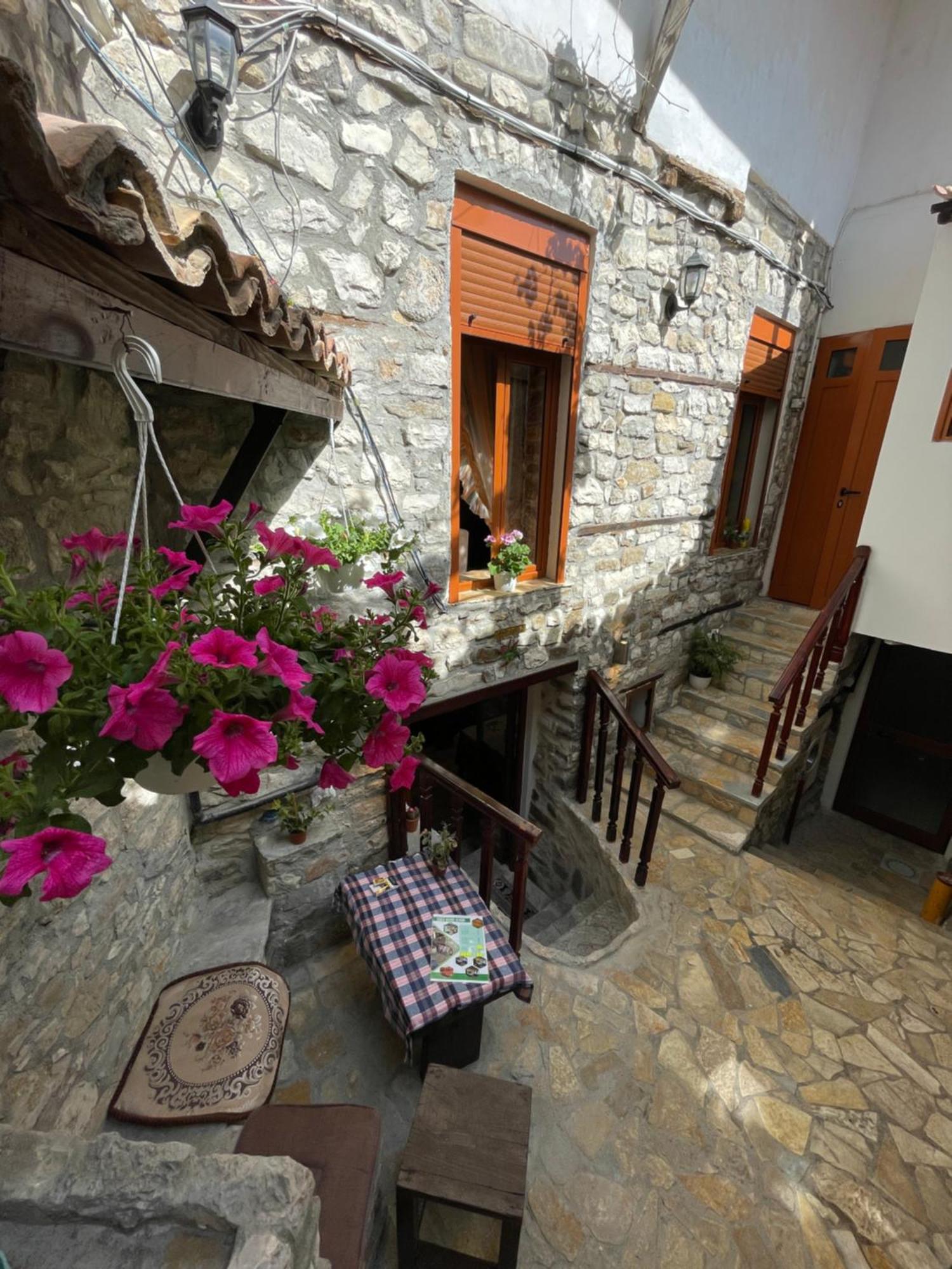 Restaurant & Guest House Semani Берат Экстерьер фото