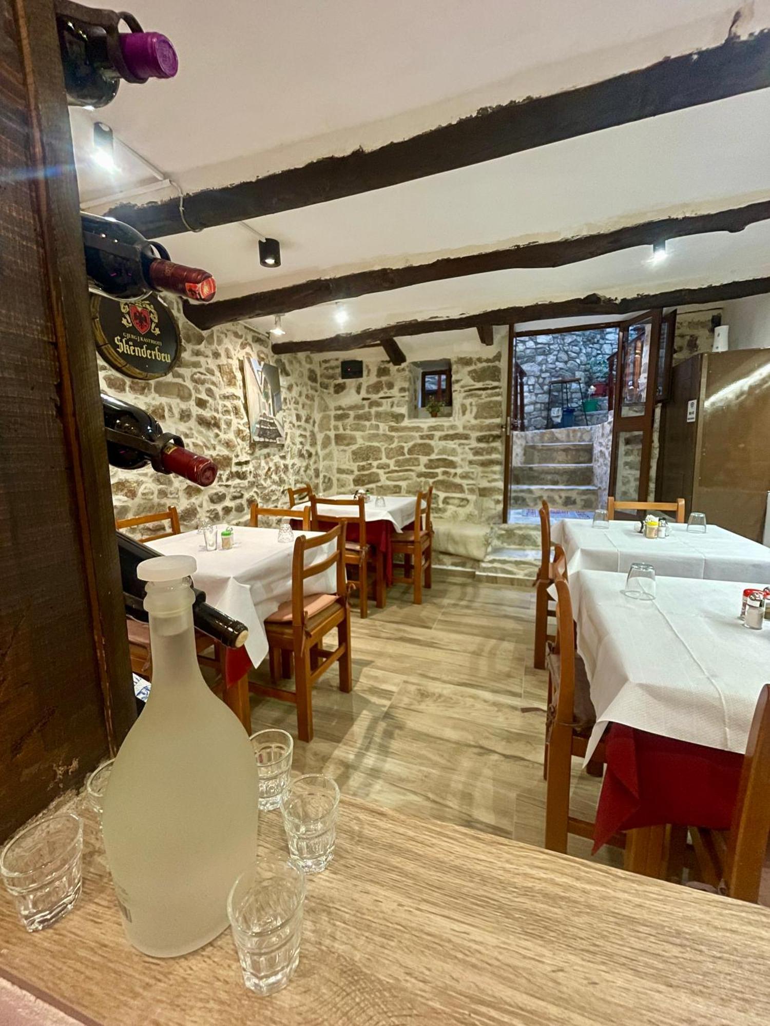 Restaurant & Guest House Semani Берат Экстерьер фото